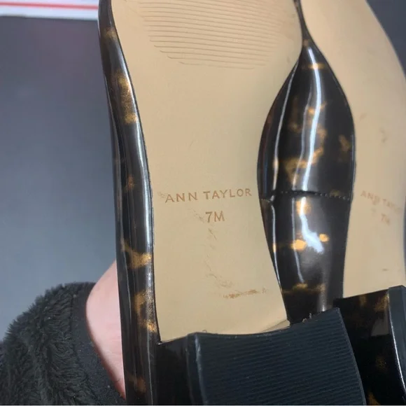 NEW Ann Taylor Brown Tortoise Pointed Toe Block Kitten Heels Size 7 - Picture 9 of 9